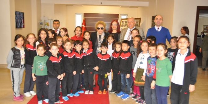 Gkv’li Miniklerin Mozaik Sergisi Büyük İlgi Görüyor