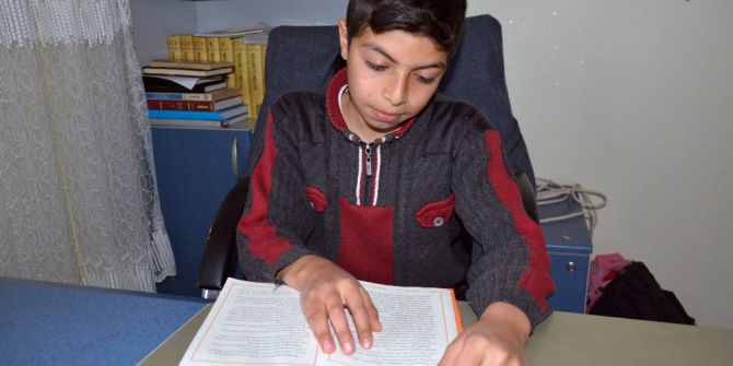 Bu Çocuk Her Şeyi Tersten Anlıyor