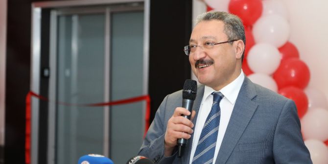 Erü Diş Hekimliği Fakültesi Hastanesi Ameliyathanesine Eski Dekan Prof. Dr. Alper Alkan’ın İsmi Verildi