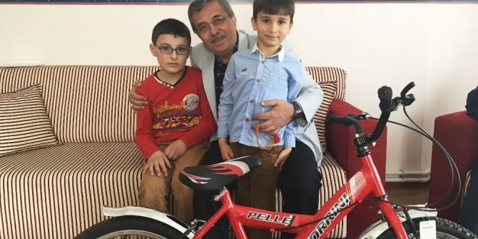 Başkan Çetin’den Sünnet Çocuklarına Bisiklet Hediyesi