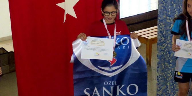 Yüzmede Büyük Başarı