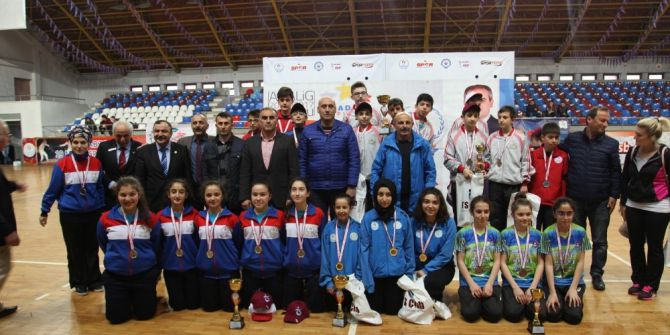 Analig Masa Tenisi Final Maçları Trabzon’da Yapıldı