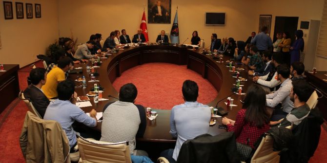 Aü Rektörü Ünal, Öğrenciler İle Biraraya Geldi