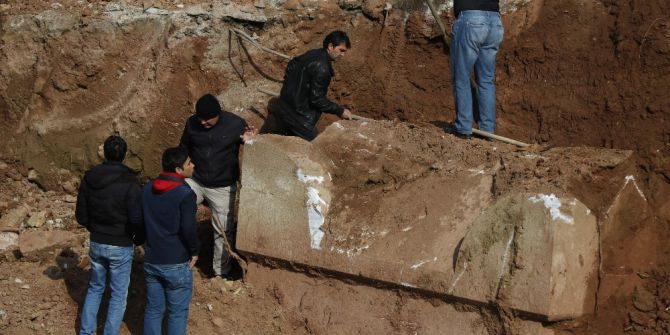 Lahit Mezarların Çıktığı Temel Kazısında, Çalışmalar Sürüyor