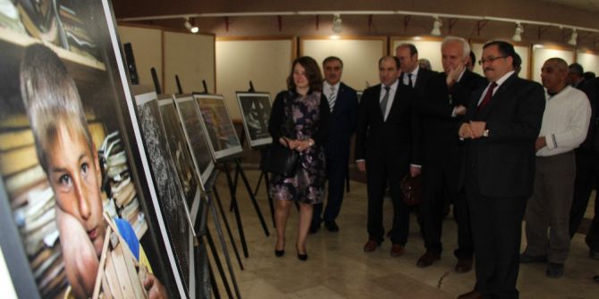 ’İnsana Odaklan-değişimi Yansıt’ Fotoğraf Sergisi Samsun’da Açıldı