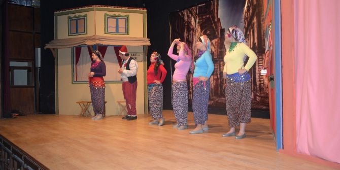 ‘Kanlı Nigar’ Adlı Tiyatro Oyunu Yoğun İlgi Gördü