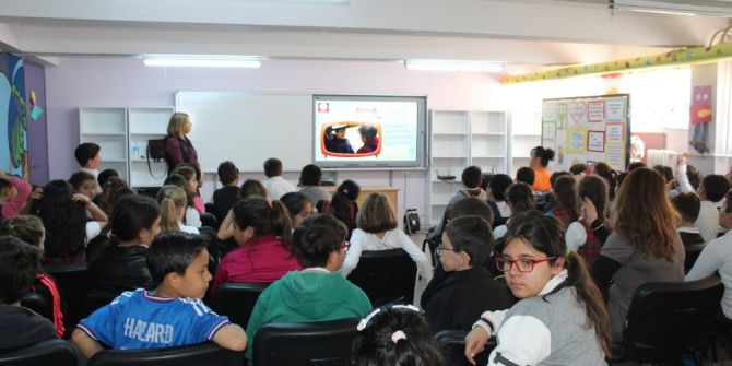 Ayvalık’ta Okul Öncesi Ve İlkokul Öğrencilerine Trafik Eğitimi