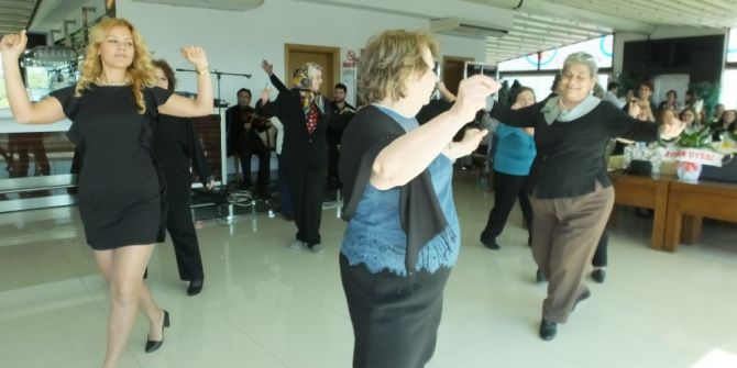 Burhaniyeli Anneler Yemekte Buluştu