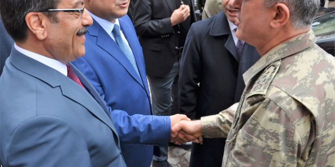 Genelkurmay Başkanı Akar Ve Kuvvet Komutanları Sur’da Esnafı Ziyaret Etti