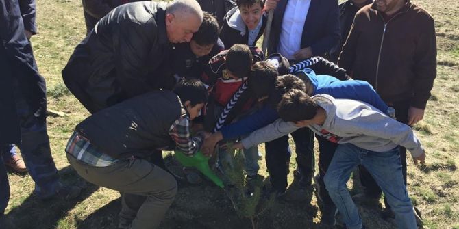 Başkan Duruay Vatandaşlarla Fidan Dikti