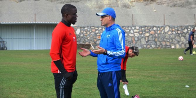 İrfan Buz 5 Dili Anadili Gibi Konuşuyor