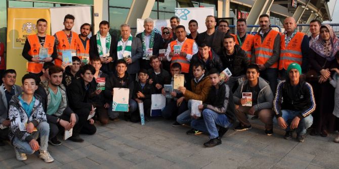 Taraftarlar Stada Kitapla Geldi