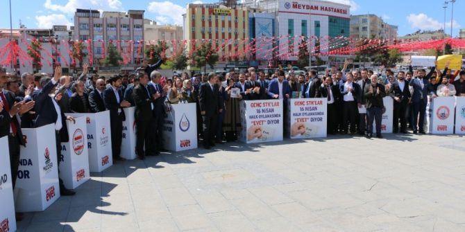 Şanlıurfalı Genç Stk’lar Evet Standı Açtı