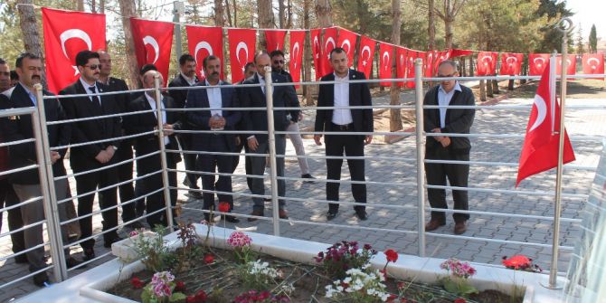 Sağlık-sen Genel Başkanı Memiş, Ömer Halisdemir’in Kabrini Ziyaret Etti