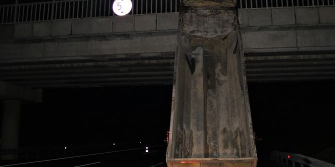 Üstgeçide Çarpan Damperi Açık Tır Faciasında 21 Yıl Hapis Talebi