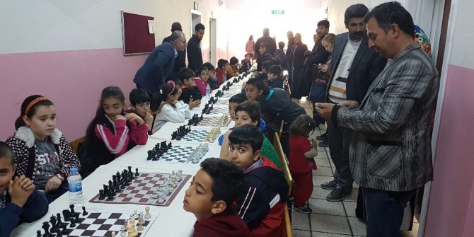 Öğrenciler Satranç Turnuvasında Mücadele Etti