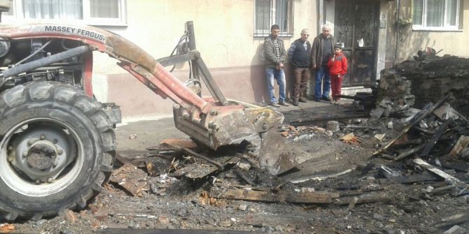 Yanan Evi Belediye Ekipleri Temizledi