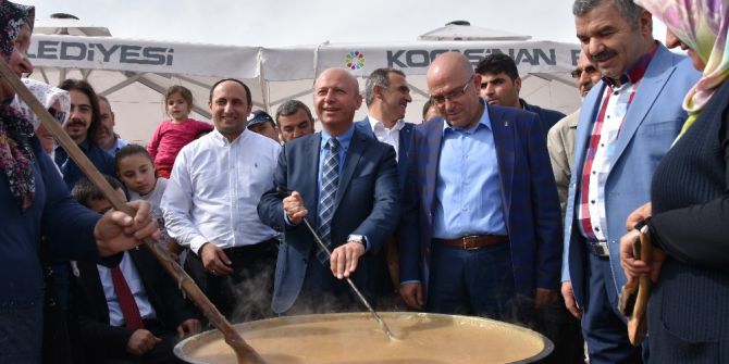 Bakan Faruk Özlü, Kocasinan Belediyesi Standında