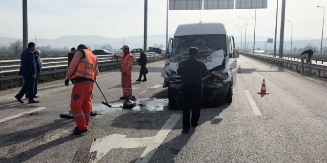 Engellileri Taşıyan Servis Aracı Kaza Yaptı 6 Kişi Yaralandı