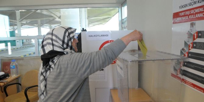Gurbetçilerin Referandum Oylaması Devam Ediyor