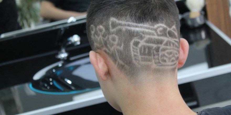 Saçına Tank Resmi Kazıdı