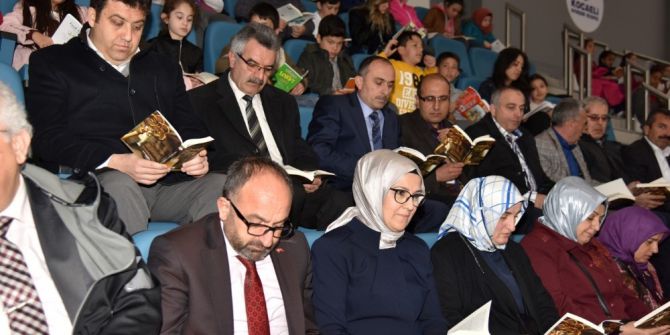 Başkan Üzülmez Ve Milletvekili Katırcıoğlu Kitap Okudu