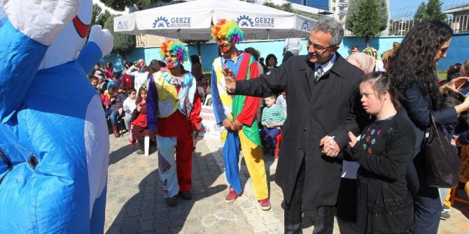 Başkan Köşker, Dünya Otizm Ve Farkındalık Günü Etkinliğine Katıldı