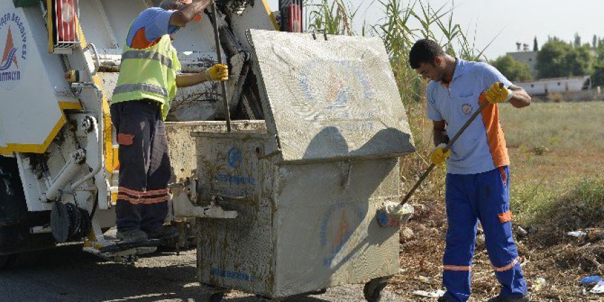 Muratpaşa’da Çöp Konteynırları Dezenfekte Ediliyor