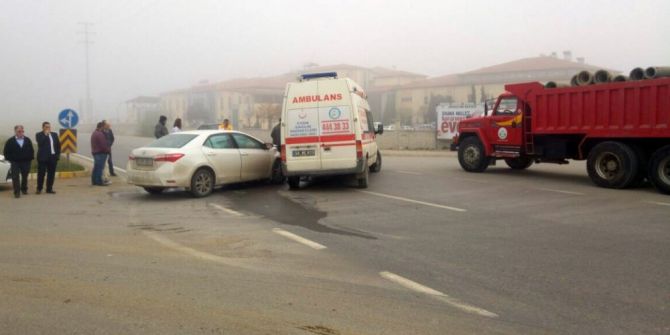 Ambulans İle Otomobil Çarpıştı: 1 Yaralı