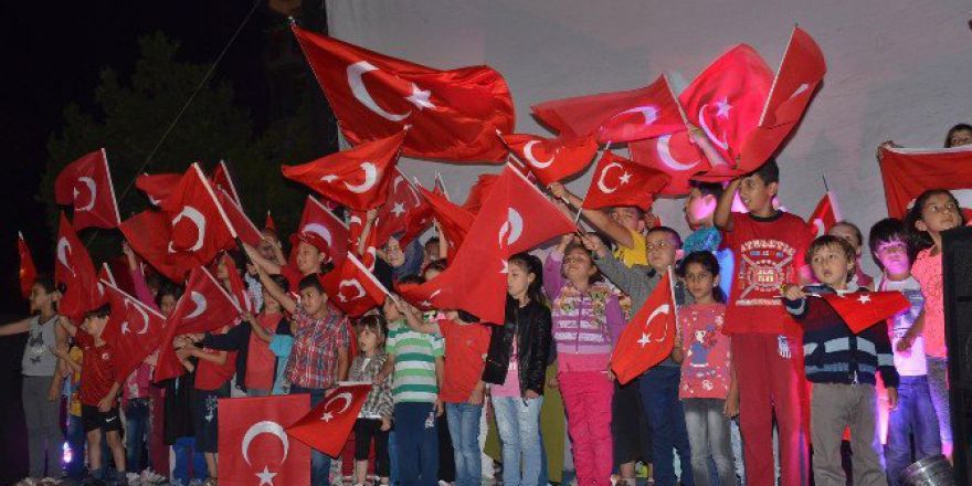 Bozüyük’te Demokrasi Nöbeti Tüm Devam Ediyor