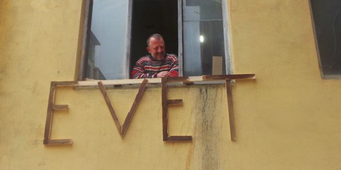 İş Yerinin Dışına Referandumda Vereceği Oyu İşte Böyle Yazdı