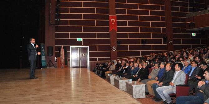 Akşehir’de "Bilinçli Aile Duyarlı Genç" Konferansı