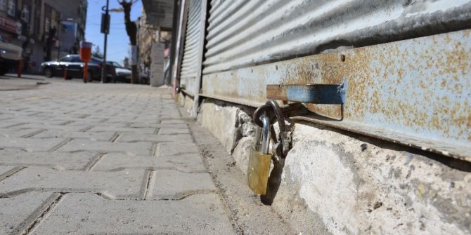 Trafiğe Kapatılan Caddenin Esnafı Kepenk İndirdi