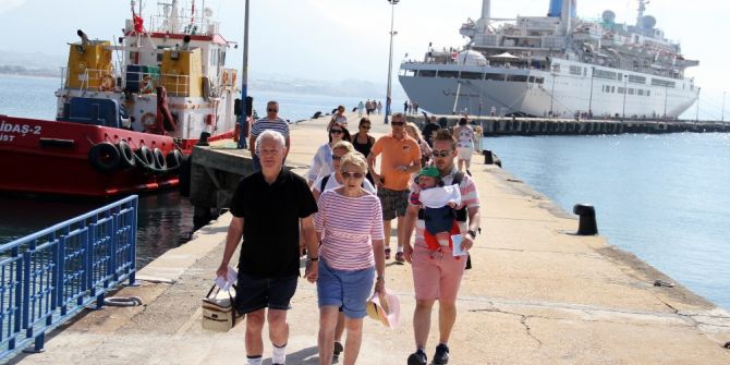 Antalya’ya Kruvaziyer Gemisiyle Bin 254 İngiliz Turist Geldi