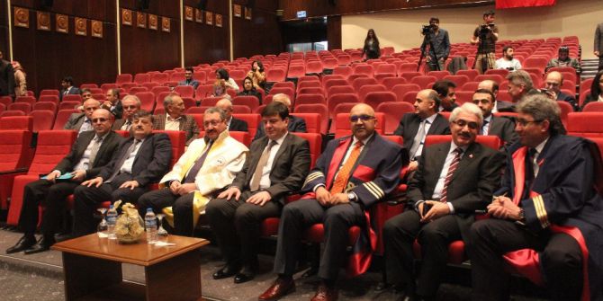 Erü Tıp Fakültesi Dekanı Prof. Dr. Hakan Poyrazoğlu: “Tıp Eğitimi Can Çekişiyor”