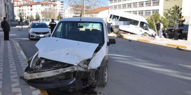 Tokat’ta Trafik Kazası: 2 Yaralı