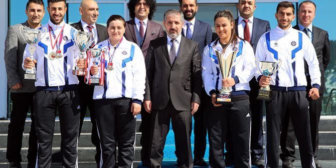 Rektör Biber, Üniversitenin Şampiyon Sporcularını Tebrik Etti
