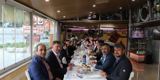 Ak Parti Bilecik Merkez İlçe Başkanlığından Vezirhan’da Referandum Çalışması