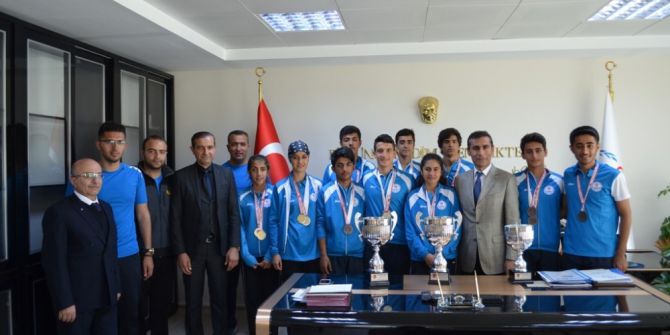Adıyamanlı Kürekçiler Madalyalarla Döndü