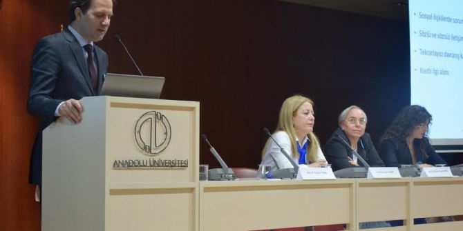 Dünya Otizm Farkındalık Günü Konulu Panel Gerçekleştirildi