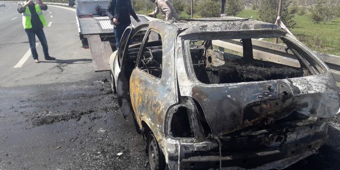 Seyir Halindeyken Alev Alan Otomobil Küle Döndü