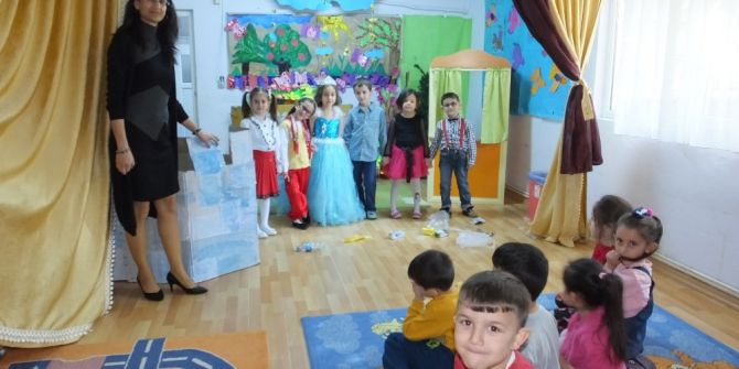 Burhaniyeli Minikler Tiyatro İle Tanıştı