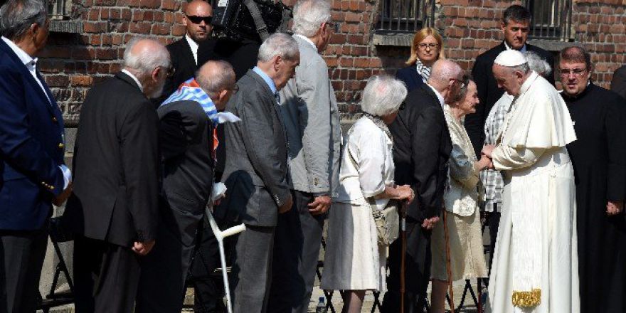 Papa Francis, Nazi Kampı Auschwitz’i Ziyaret Etti