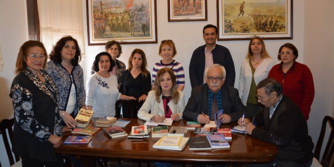 Sökeli Şair Ve Yazarlardan Kent Konseyi Kütüphanesine Kitap Bağışı
