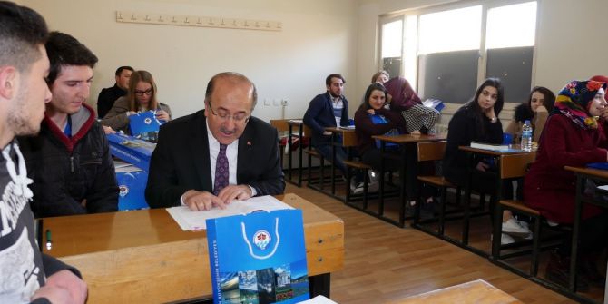 Belediye Dershanesi Başarısıyla Parmak Isırtıyor
