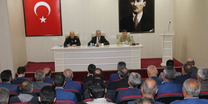 Hakkari’de Muhtarlar Toplantısı