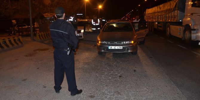 Eskişehir’deki Uygulamaya 405 Jandarma Ve 952 Polis Katıldı