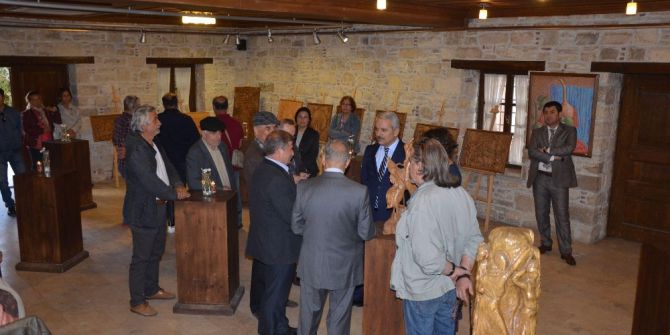 Kuşadası’nda Ahşap Yontma Ve Resim Sergisi Açıldı