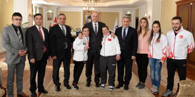 Vali Azizoğlu, Özel Şampiyonları Ağırladı