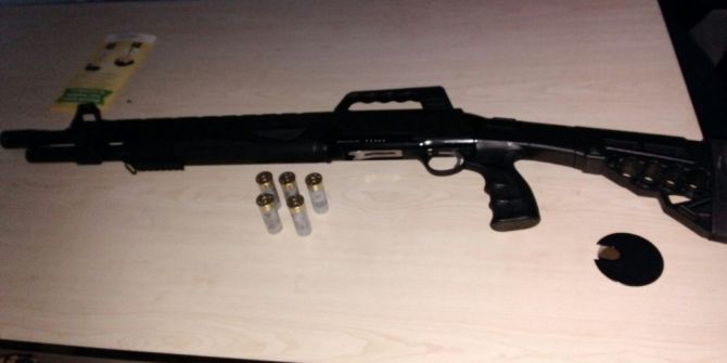 Polis Uyuşturucu Ve Silah Ele Geçirdi